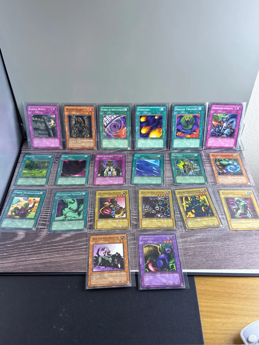 Yu-Gi-Oh Vintage Lot (20 Cards) –Umi, Yami, Reinforcements, Spells/Monsters Mix